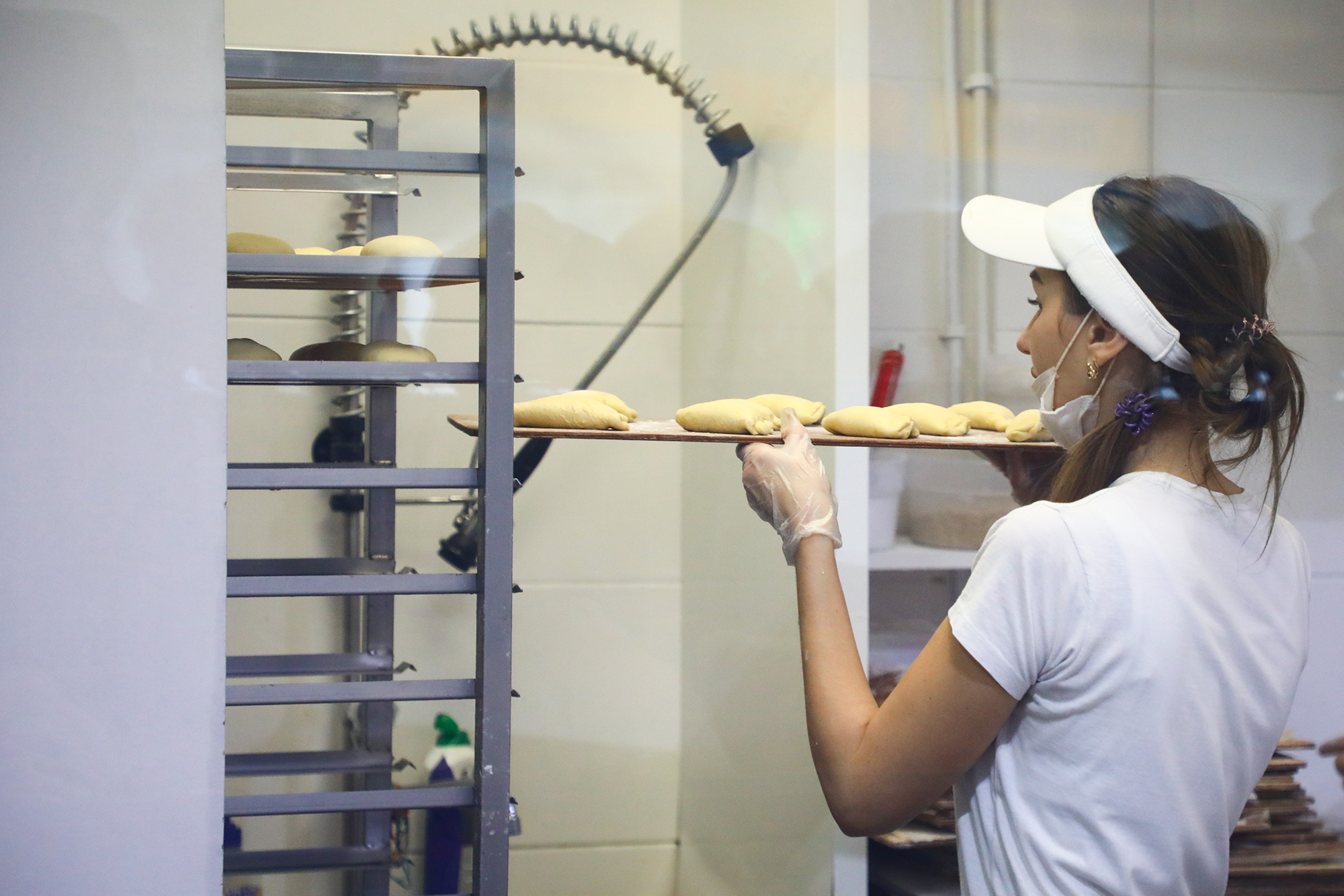 Брак людей та жінки на &quot;чоловічих&quot; посадах. Як змінився ринок праці через війну та мобілізацію